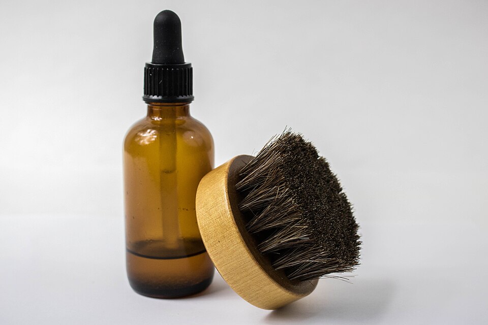 Flacon d'huile à barbe et brosse en poils naturels